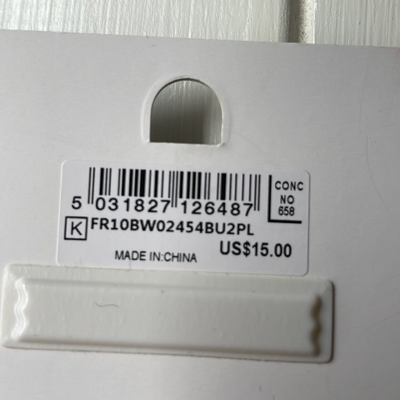 NWT: TOPSHOP Star and Moon sequin-filled pins (set of 2 pins) - Picture 7 of 10